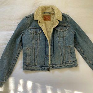 Jean Jacket with fuzzy collar
